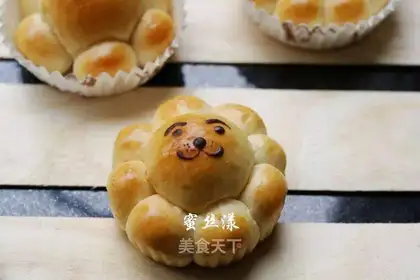 Lion bread