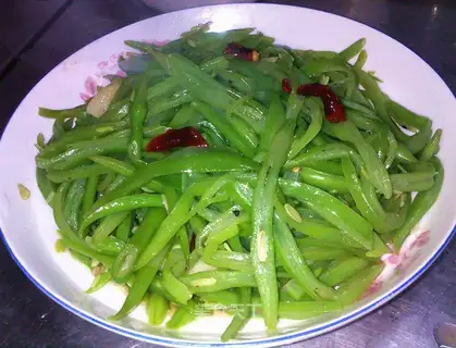 Spicy garlic for beans