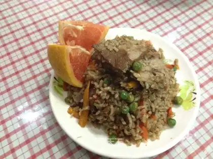Xinjiang's hands grab rice