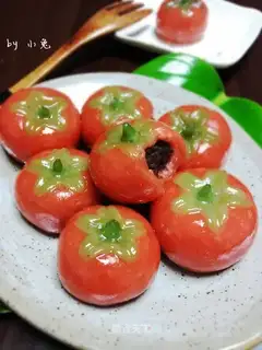 Painted soup and round tomatoes