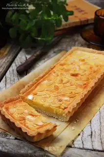 Cheese almond pie