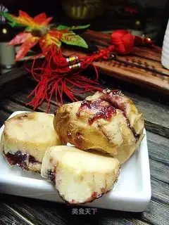 Blueberry sauce cake