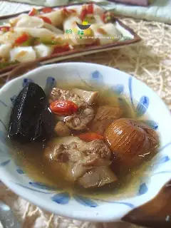 Ganoderma lucidum pork ribs soup in original cup