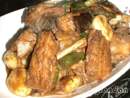 Braised ray fish with garlic