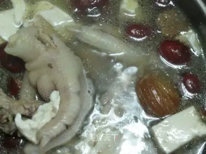 Chicken claw fish head tofu soup