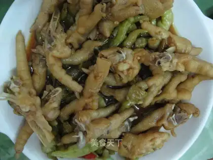 Hot and sour chicken feet
