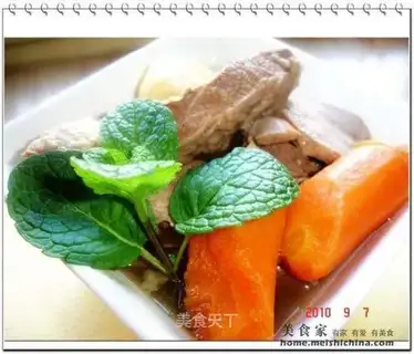 Braised mutton belly with potato and carrot