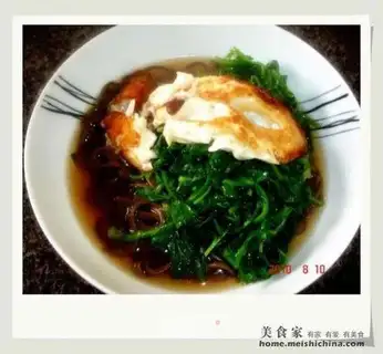 Shepherd's purse and egg soba noodles
