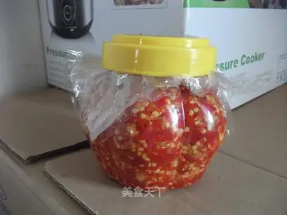Homemade garlic chili sauce