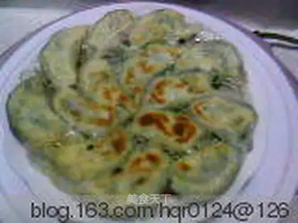 Fried dumplings with ice flowers
