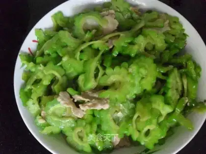 Sauteed pork slices with bitter gourd