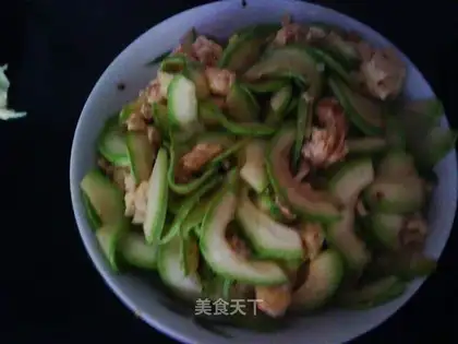 Scrambled eggs with zucchini