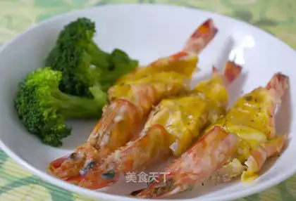 Baked and roasted milk yellow prawns