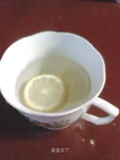Fresh lemon tea