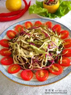 Lemon and white cabbage