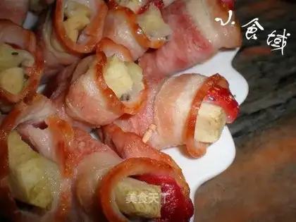 Fruit bacon roll