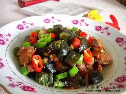 Preserved egg with double pepper