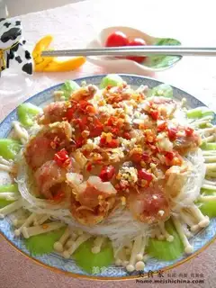 Steamed golden lily vermicelli with cured meat