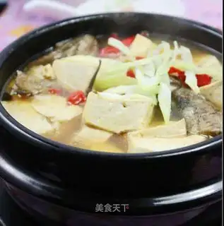 Stewed tofu with bright fish