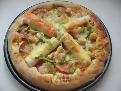 Seafood and ham pizza