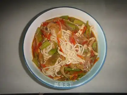 Vegetarian noodles with minced meat