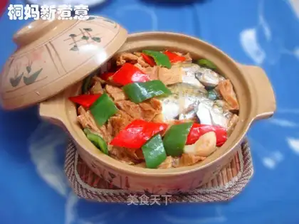 Fish pot with tofu bamboo