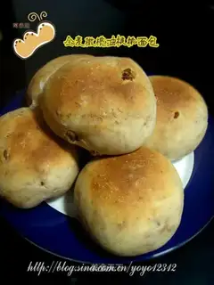Wholemeal olive oil walnut bread