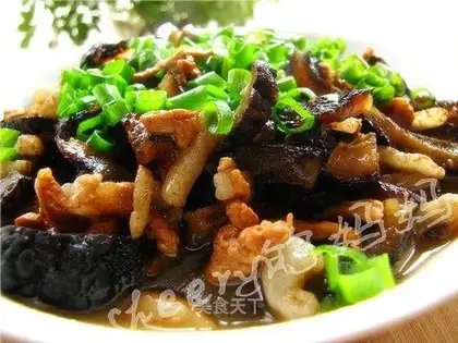Sea cucumber with shredded pork