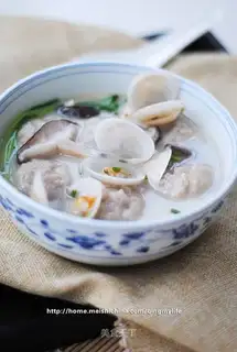 Clam and mushroom fish ball soup