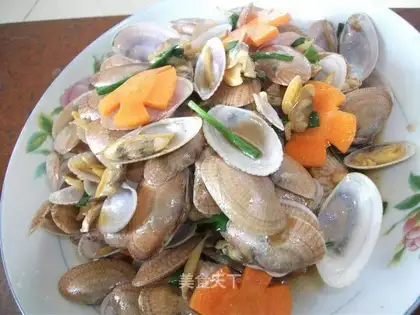 Soaked clam with ginger and onion