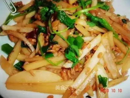 stir-fried shrimps with purple radish
