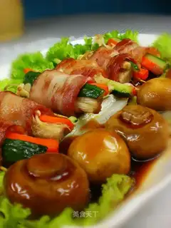 Double mushroom fresh vegetables and bacon roll