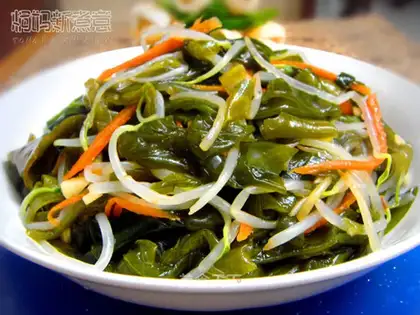 Cold seaweed sprouts