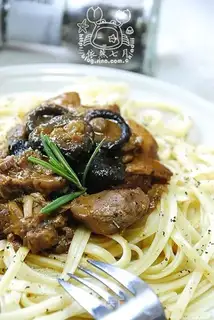 Black pepper stew with pasta