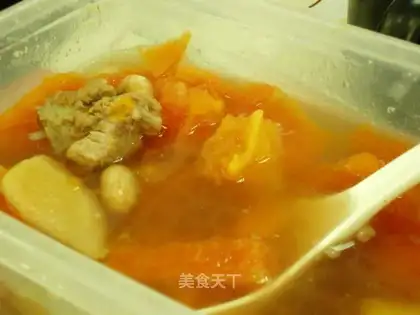 Papaya and peanut ribs soup