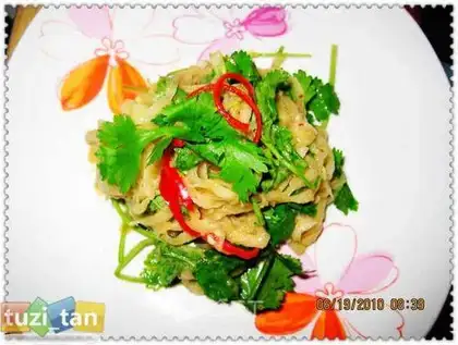 Shredded papaya with sesame sauce