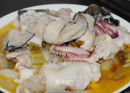 Sauerkraut seafood pot