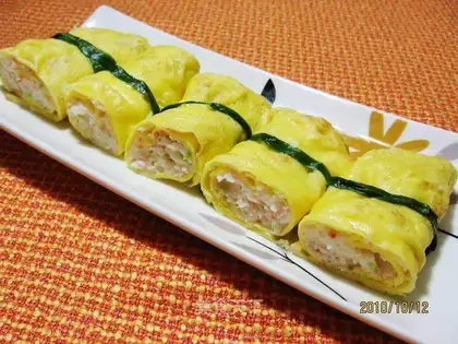 Shrimp roll with egg skin