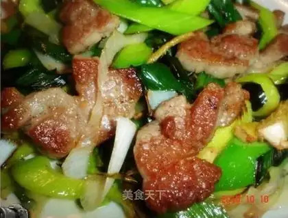 Pan-fried pork neck with ginger and garlic