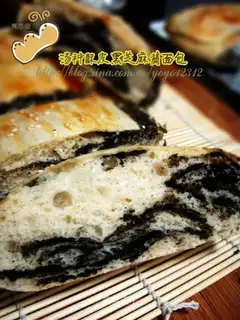 Black sesame paste bread