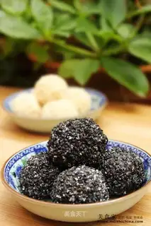 Two-color pumpkin sesame ball