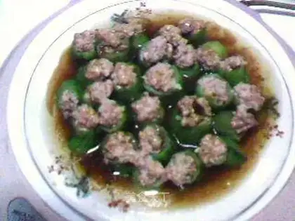 Steamed loofah with mashed meat