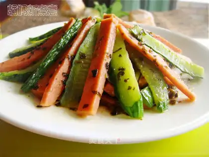stir-fried cucumber and ham with bean sprouts