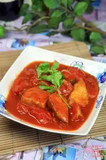 Tomato cooks silver cod