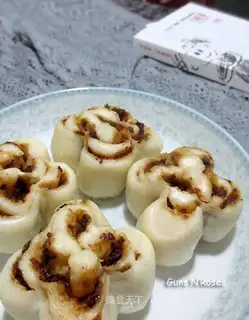 Milky dates and flowers