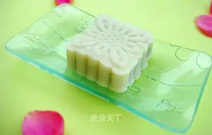 Crystal moon cake
