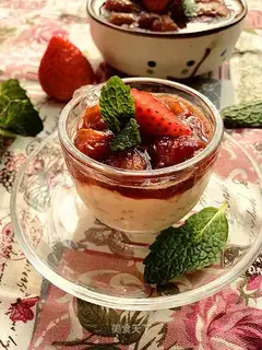 Red sugar strawberry rice pudding