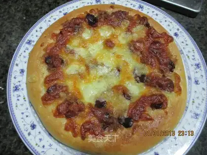 Sausage pine pizza