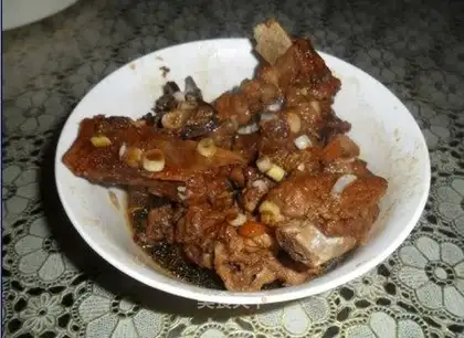 Lazy red-burned ribs