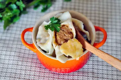 Dragon well tea and beef dumplings